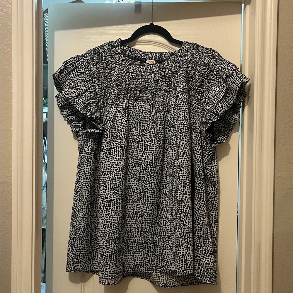 JODIFL Black and White Patterned Blouse